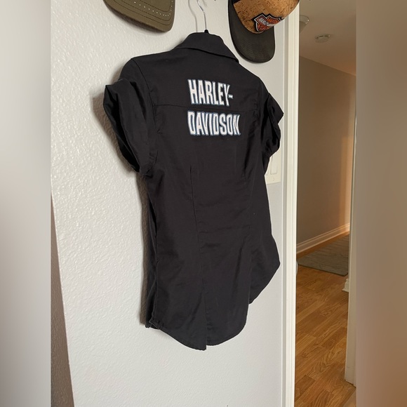 Ladie’s Black Harley Davidson Garage button down top - Picture 3 of 7